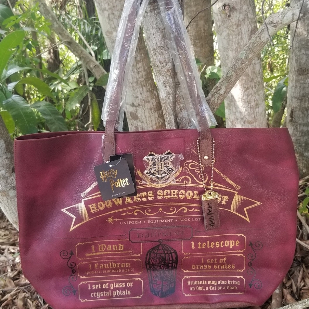 Warner Bros. Harry Potter Maroon and Gold Tote - Picture 4 of 12